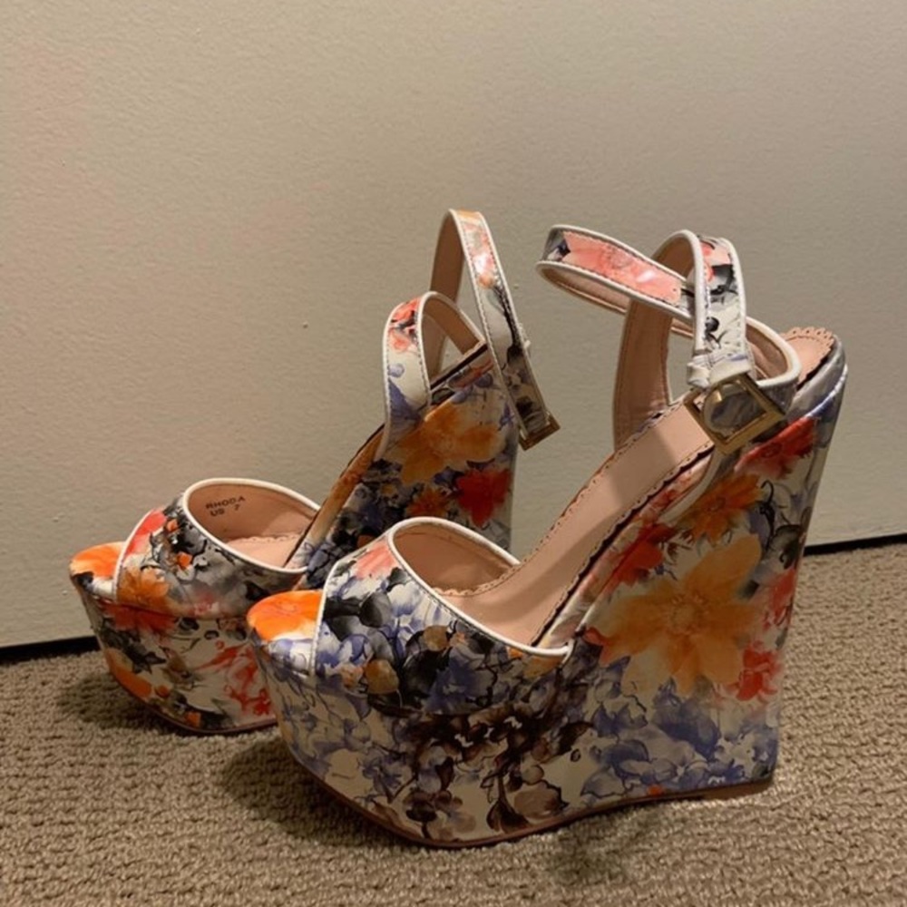 Floral wedges